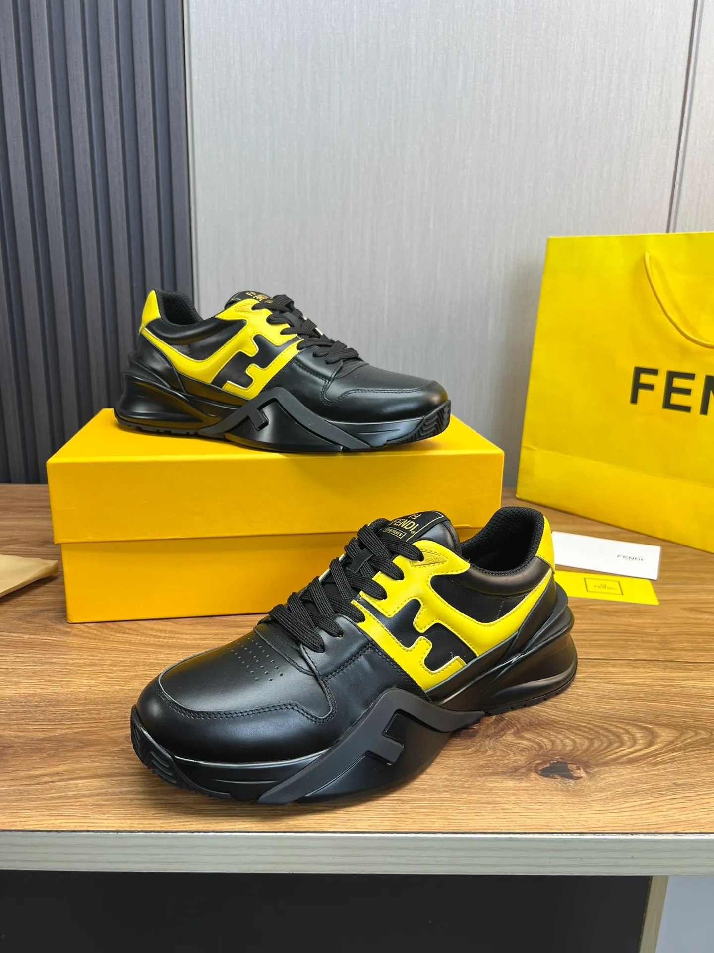 Men's shoes 💰520💰 Fendi [Fendi] hot style is on the market 🔥Fashionable casual men's shoes 🔱 Made of original cowhide + breathable mesh lining + sheepskin feet, perfect shape, top quality, you deserve it 🔜Original outsole, ultra-light, non-slip and wear-resistant 👣 Standard size 38-44 (customized in 45)